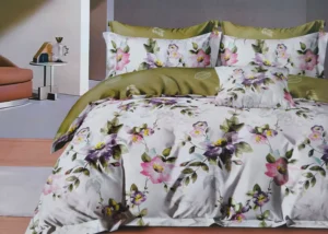 Dvigulės satino medvilnės patalynės komplektas 200×220 spalva – balta, žalia su gėlėmis.