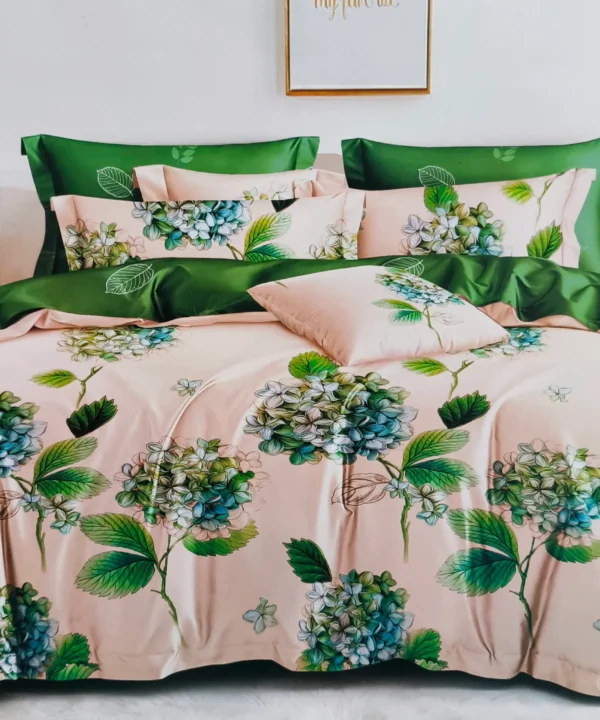 Satino medvilnes patalynes komplektas 200x220 dvigulei lovai kreminės ir zalios spalvos su rastu Dvigulės satino medvilnės patalynės komplektas 200×220 spalva – kreminės ir žalios su raštu.