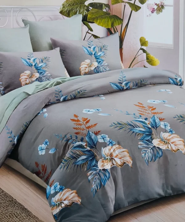 Dvigulės satino medvilnės patalynės komplektas 200x220 spalva – pilka ir žalia su raštu.