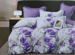 Dvigulės satino medvilnės patalynės komplektas 200×220 spalva– balta, violetinė su raštu.