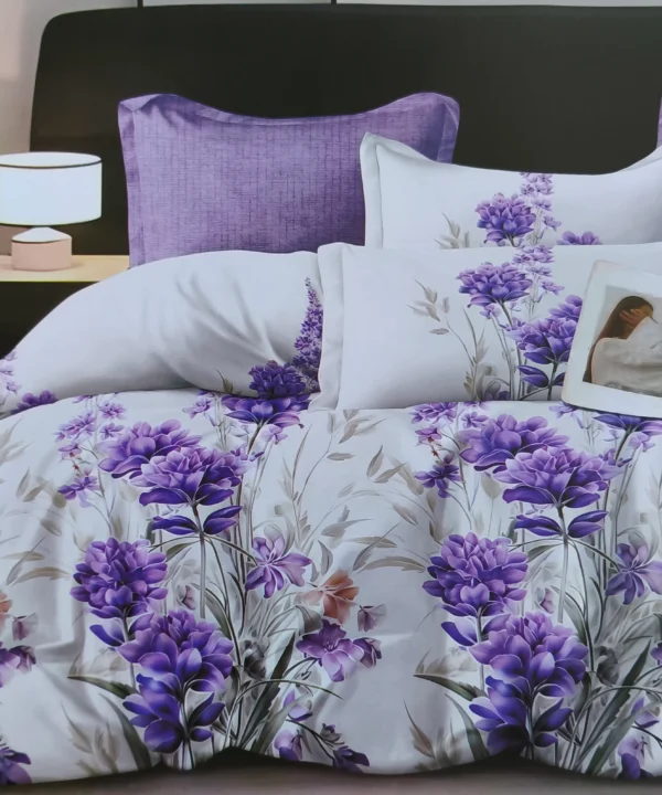 Dvigulės satino medvilnės patalynės komplektas 200×220 spalva– balta, violetinė su raštu.