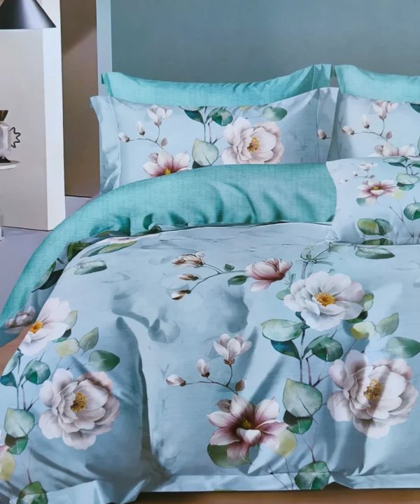 Dvigulės satino medvilnės patalynės komplektas 200×220 spalva – žydros ir mėtinės su raštu.