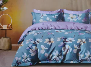 Dvigulės satino medvilnės patalynės komplektas 200×220 spalva– violetinė su raštu.