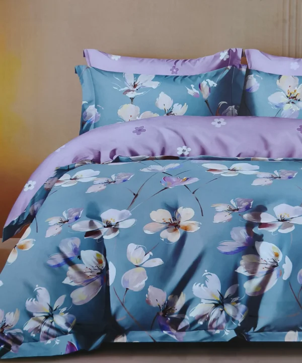 Dvigulės satino medvilnės patalynės komplektas 200×220 spalva– violetinė su raštu.