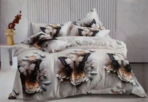 Dvigulės satino medvilnės patalynės komplektas 200x220 spalva – šviesi su drugeliais.