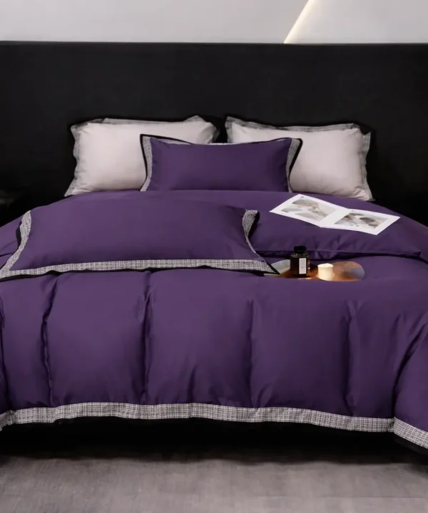 Dvigulės 100% medvilnės patalynės komplektas 200x220 spalva – tamsiai violetinė.
