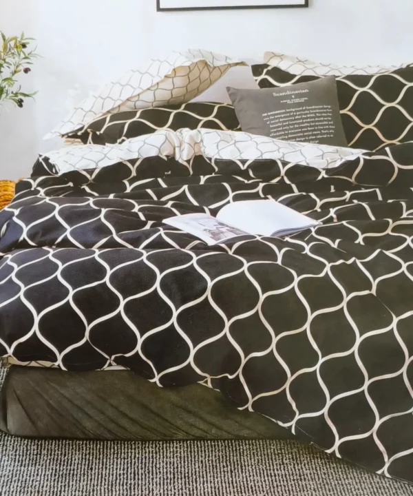 Dvigulės 100% medvilnės patalynės komplektas 200x220 spalva– juoda su rastu.