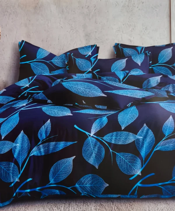 Dvigulės satino medvilnės patalynės komplektas 200×220 spalva – tamsiai mėlyna su lapais.