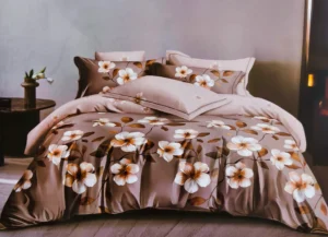 Dvigulės satino medvilnės patalynės komplektas 200×220 spalva – ruda su raštu.