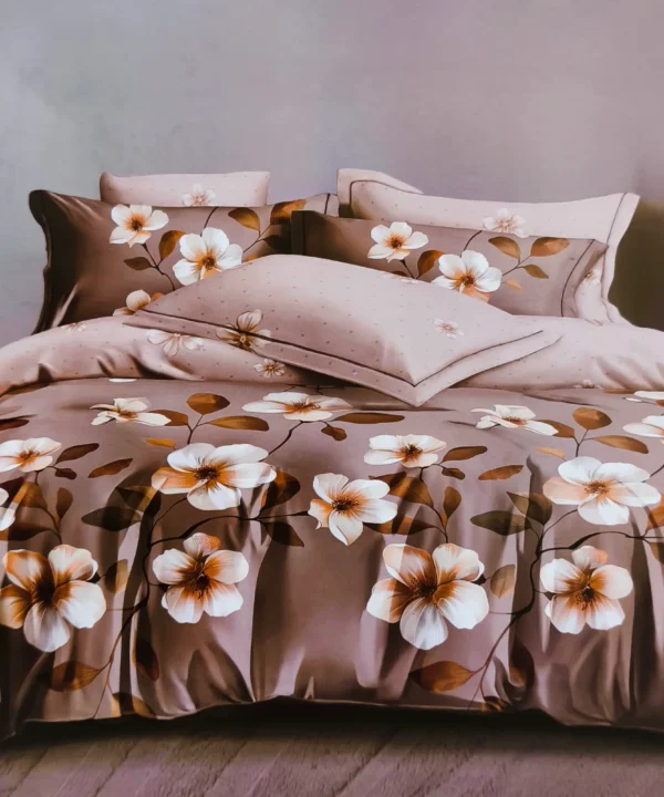 Dvigulės satino medvilnės patalynės komplektas 200×220 spalva – ruda su raštu.